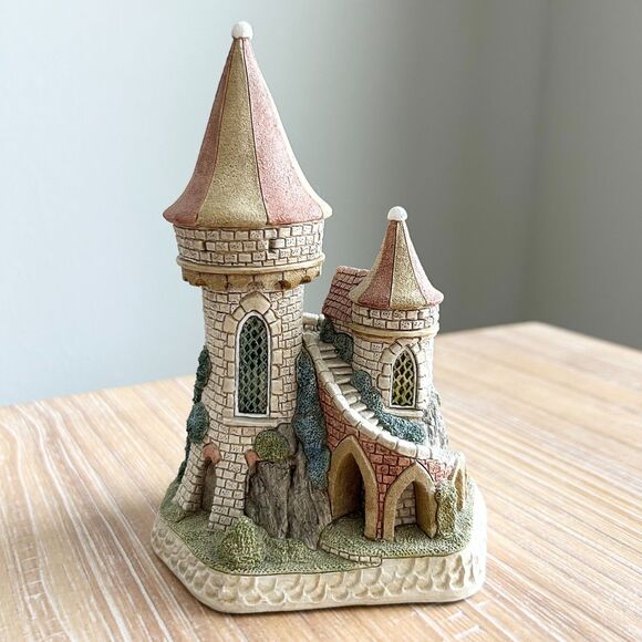 David Winter Mabon's House 2000 The King Arthur Collection Handmade in England - Picture 1 of 4